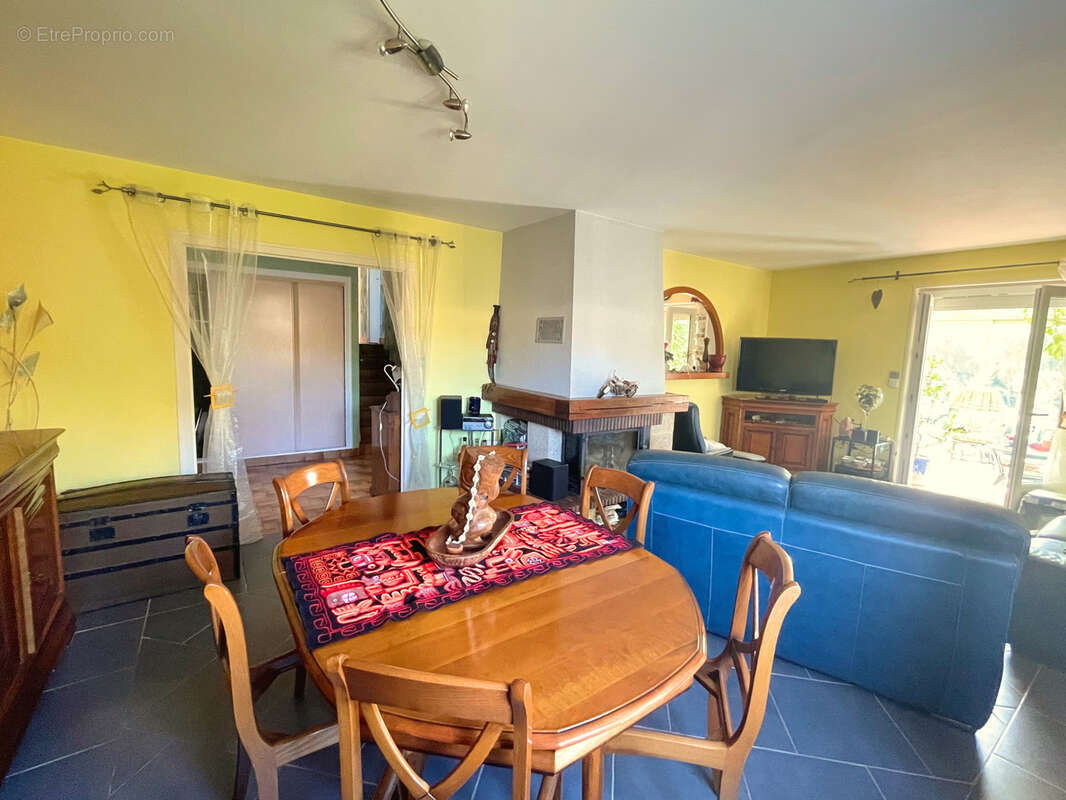 Maison à CHARNAY-LES-MACON