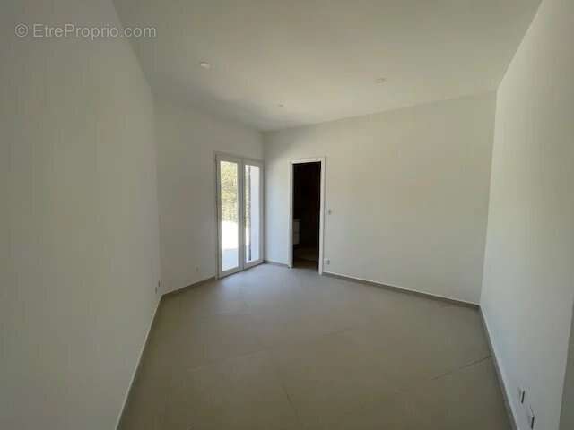 Villa restaurée de 153 m² – vue dominante plein sud – calme absolu - photo 14