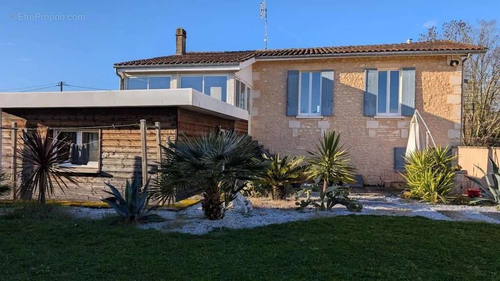 Maison à REIGNAC