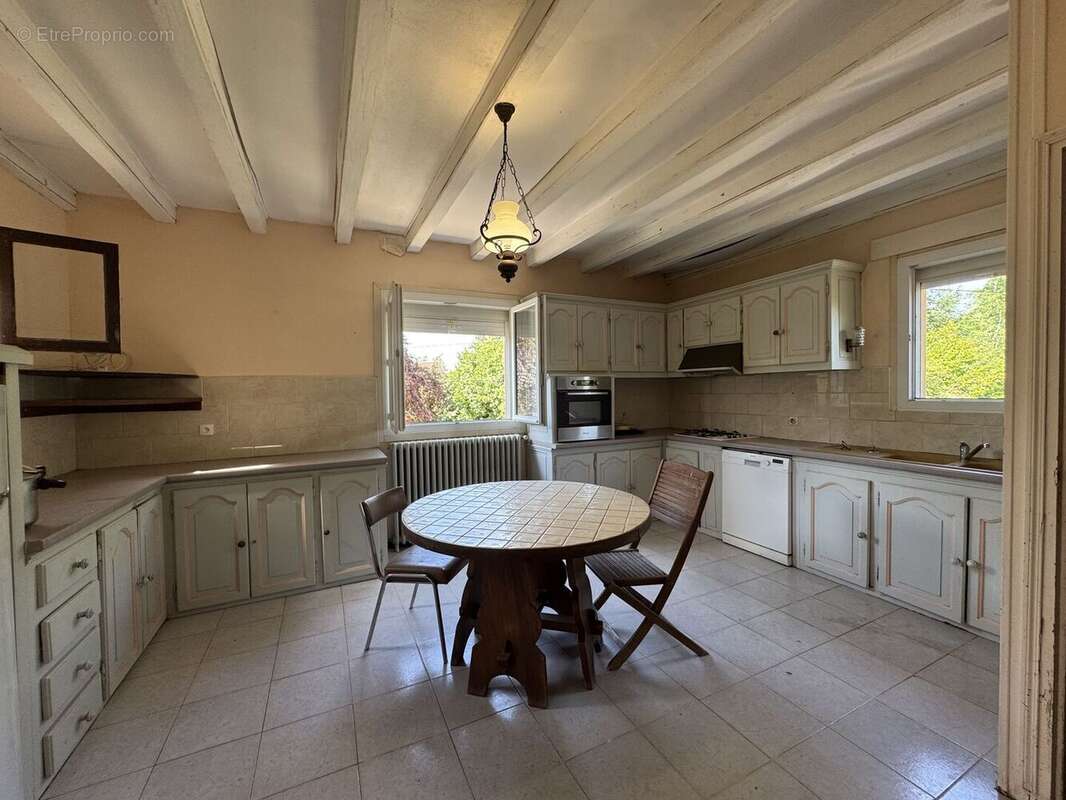Ensemble immobilier avec maison, deux logements indépendants, atelier et piscine - photo 9