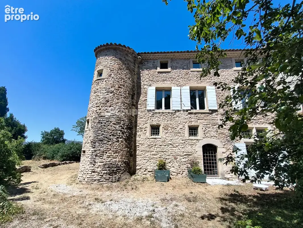 Château avec tour + annexe independante en chaumière - 237 m² - terrain 3140 m² -carpentras - photo 2