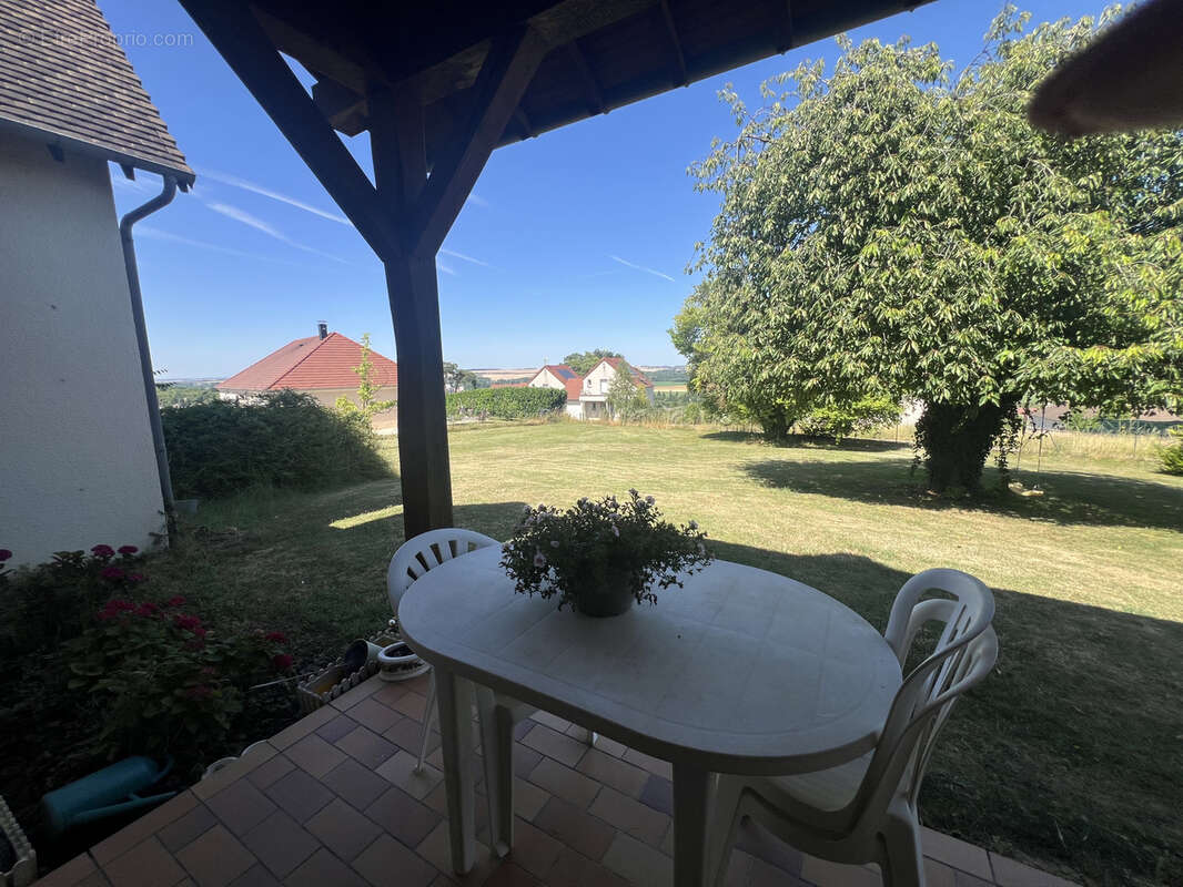 Maison à PONT-SUR-YONNE