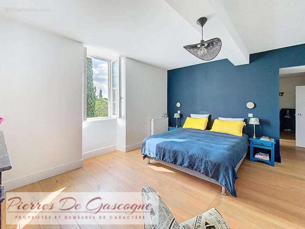 Maison à VIC-FEZENSAC