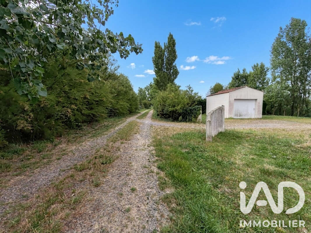 Photo 2 - Maison à LE PERRIER