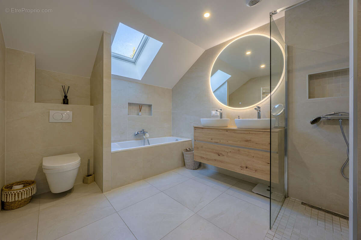 Maison à BRISON-SAINT-INNOCENT