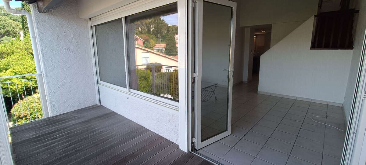 ** ** Proche Du Port ** Maison 4 pièces avec 3 Chambres ** Terrasse 77m² ** (83430) SAINT -MANDRIER SUR MER** - photo 8