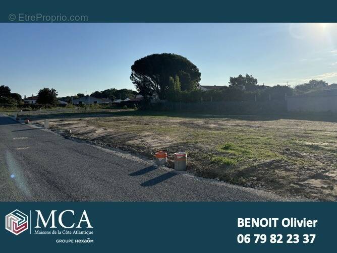Terrain à VAUX-SUR-MER