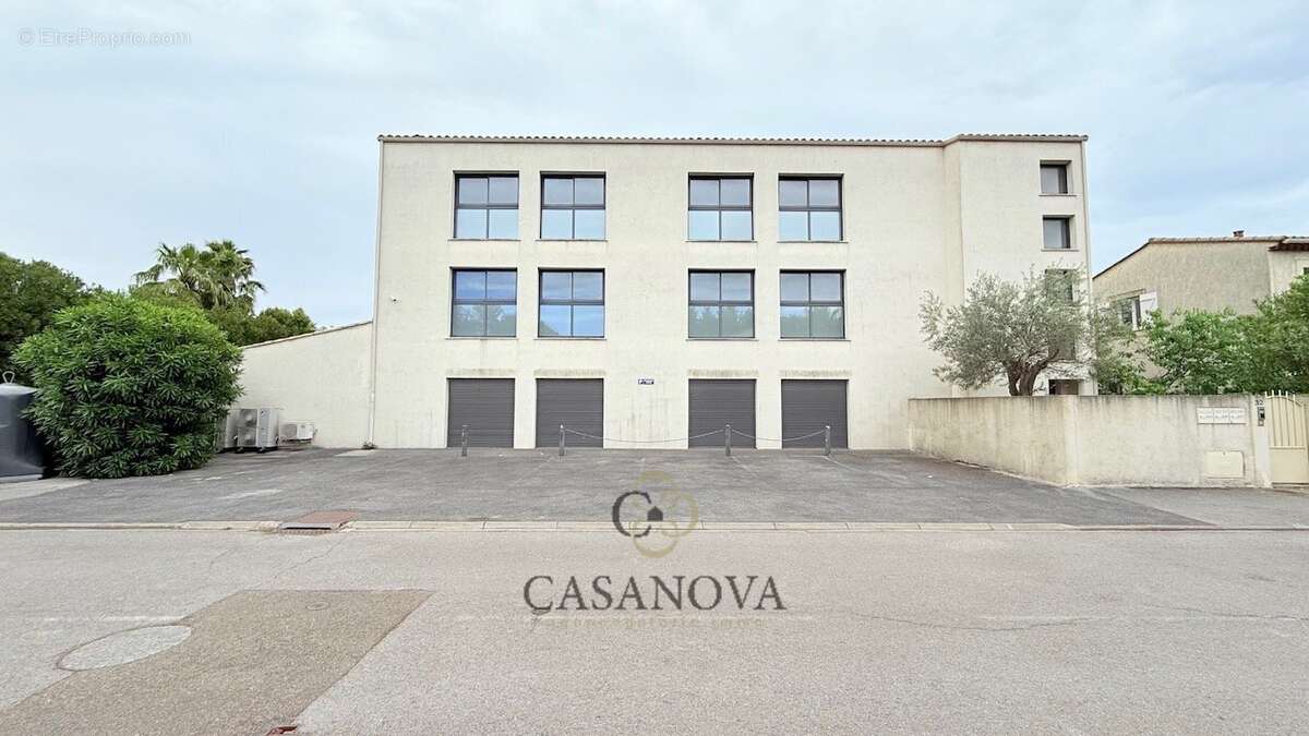 Immeuble de 800 m² avec potentiel de transformation en habitation à Lattes - photo 13