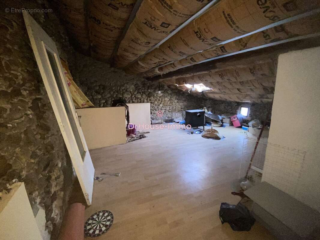 Maison à LA TOUR-DU-CRIEU