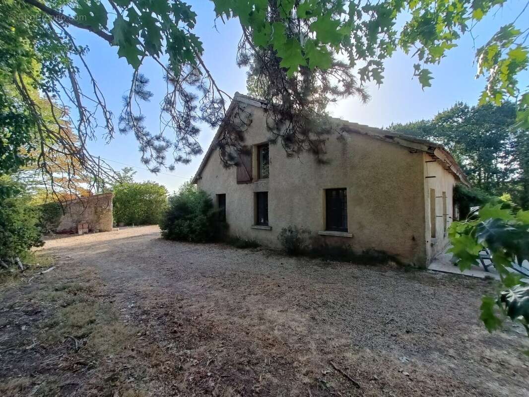 Maison 146 m² à La Puye  - photo 3