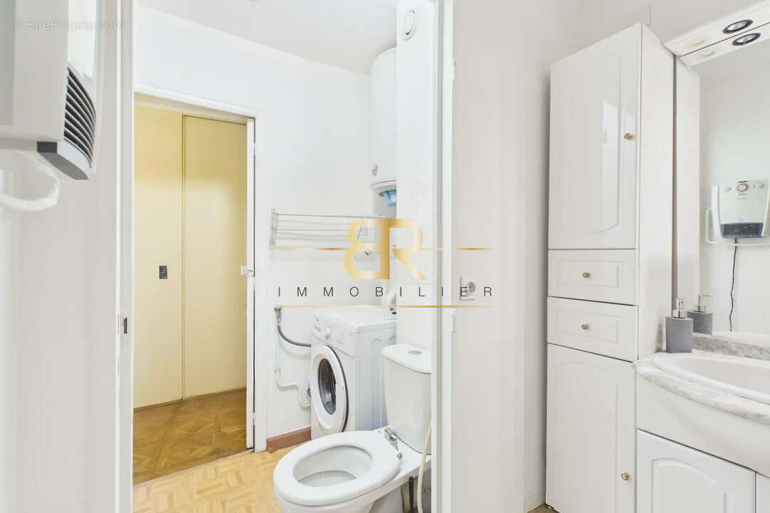 Appartement à COURBEVOIE