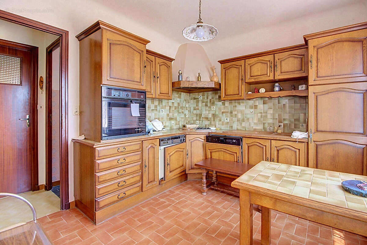 À vendre en exclusivité - lorgues - maison à fort potentiel de 83m²  avec une vue dominante et très grand garage 65m² - photo 5