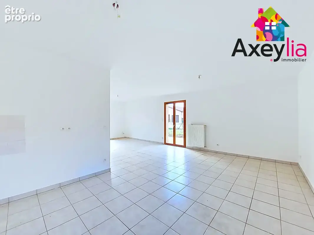 À vendre - charlieu - maison plain-pied 3 chambres avec terrain - photo 4