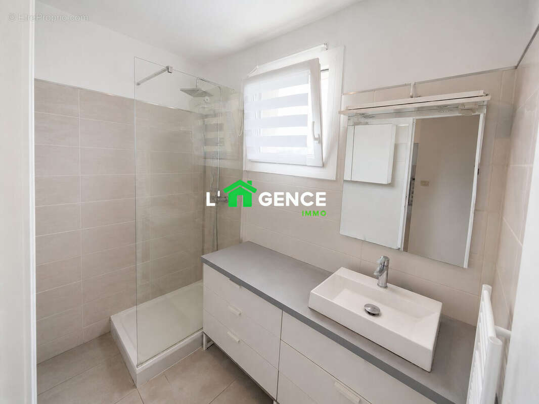 Appartement 4 pièces 81 m² à vendre à Martigues (13500) - photo 5