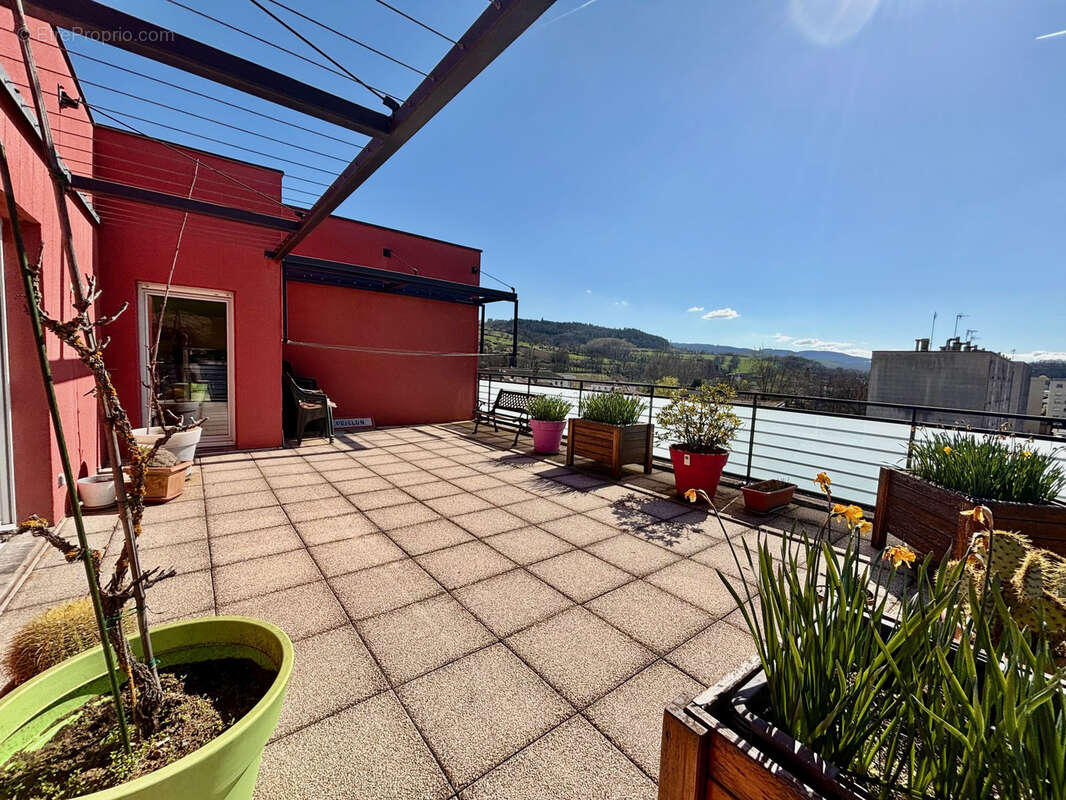 Appartement à L'ARBRESLE