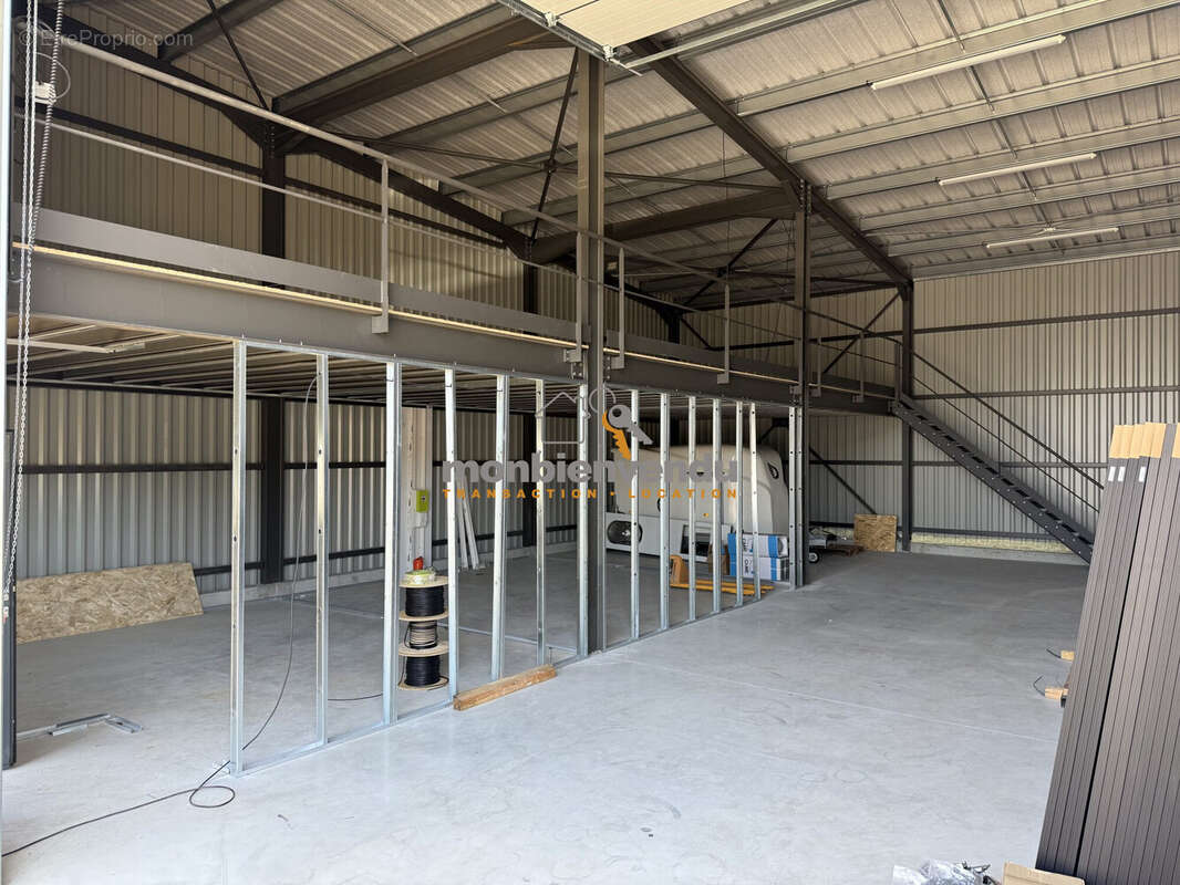 Commerce 222 m² à Ytrac  - photo 3