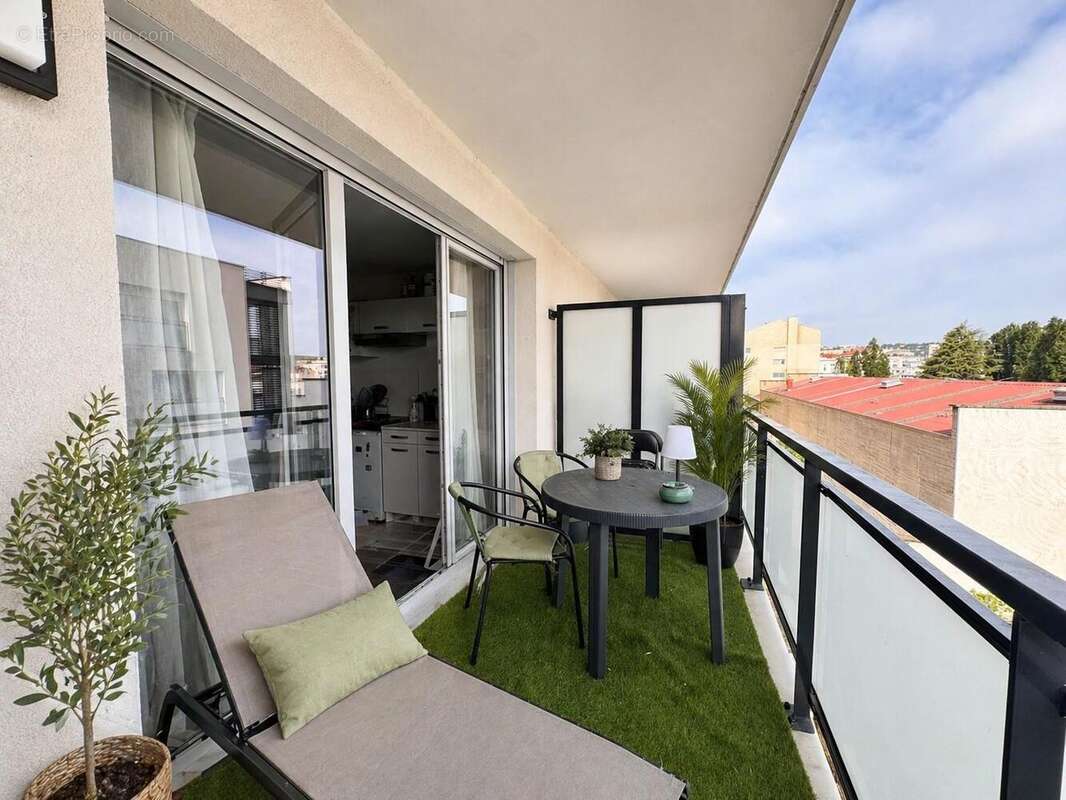  - Appartement à LYON-7E