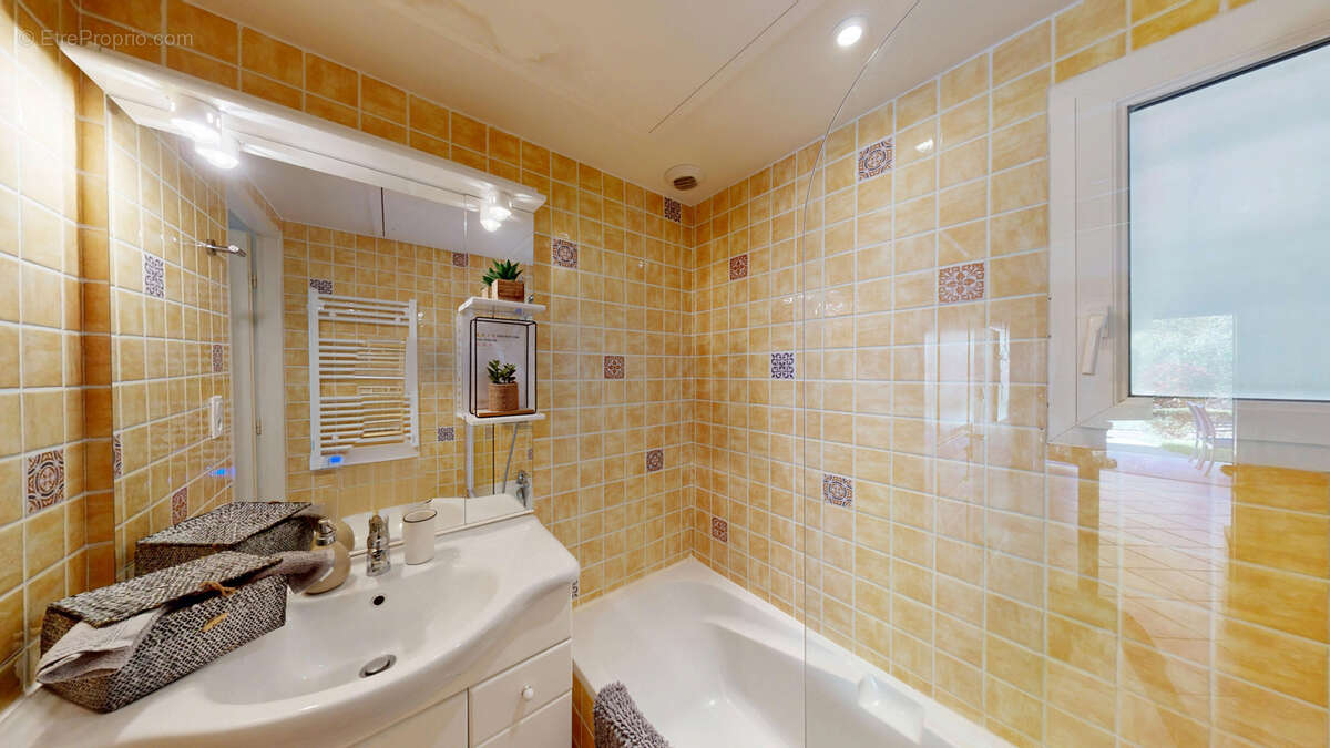 Appartement à GREOUX-LES-BAINS
