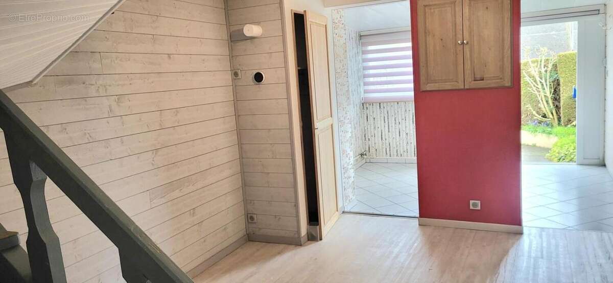 LE HOULME : Maison de Ville rénovée de 75 m² avec 3 CH, Terrasse et bâtiment annexe - Prix attractif ! - photo 2