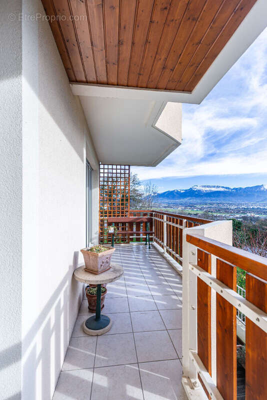 Laforet immobilier - exclusivite - "strelitzia" -  poisy - appartement t4 de 82,32m2 - balcons - dpe c - vue degagee - garage en - photo 3