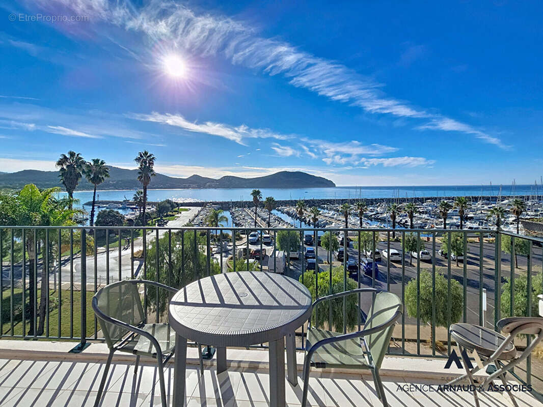 Appartement à SAINT-CYR-SUR-MER