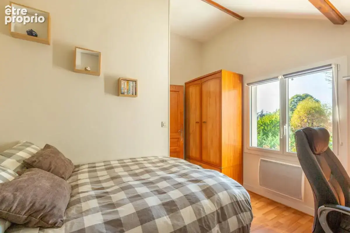 Maison de 8 pièces de 178 m² à La Tour-de-Salvagny - photo 14