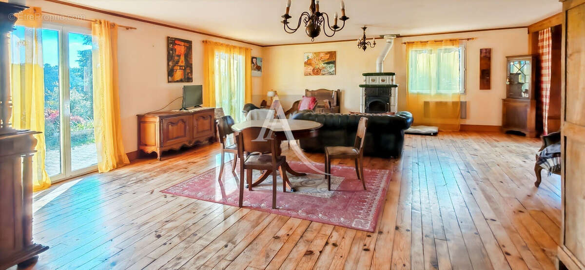 Maison à BLANQUEFORT-SUR-BRIOLANCE
