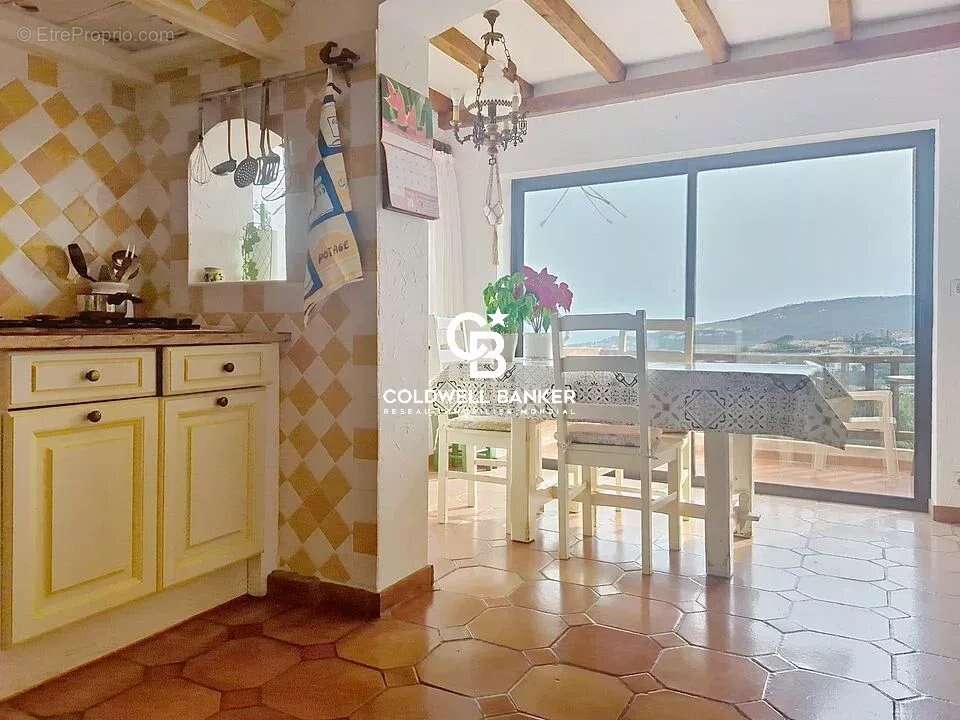 Maison à LES ISSAMBRES