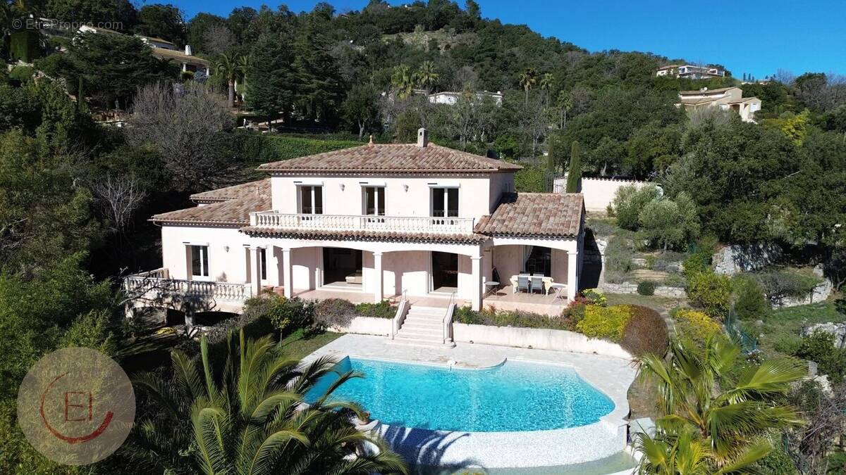 Photo Maison à Les Adrets-De-L'esterel au prix de 1 140 000€
