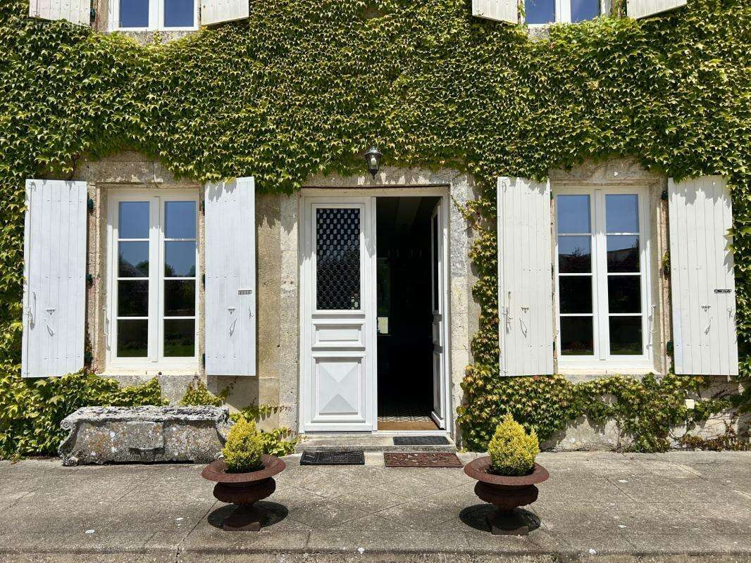 Maison à AIGRE