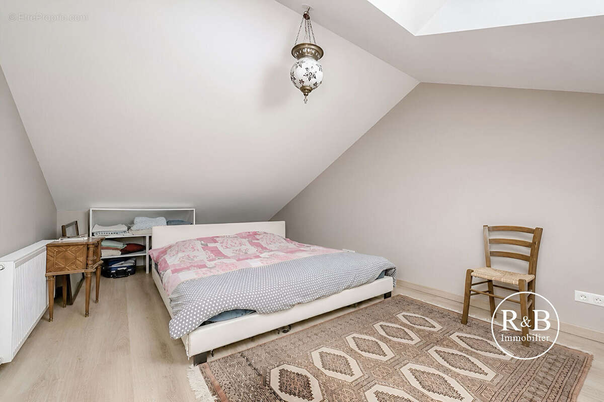Appartement à LES CLAYES-SOUS-BOIS