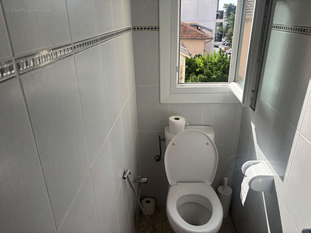 4 pièces, 2/3 chambres de 67,10m2 traversant avec double balcon, fort potentiel ! - photo 6