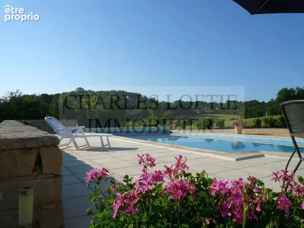Maison de construction récente de plain-pied avec garage, piscine sur plus de 1500 m² de terrain - photo 3