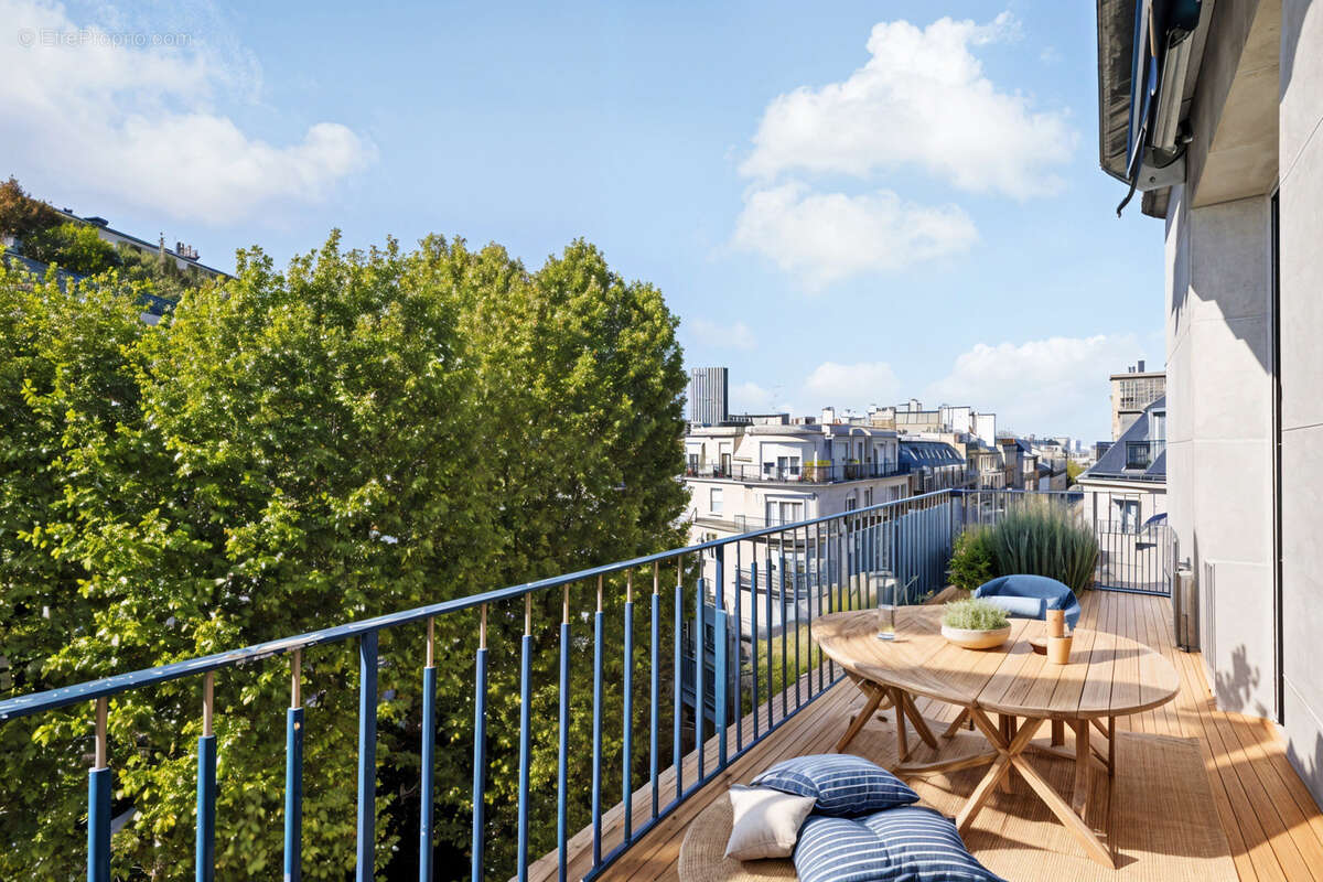 Appartement à PARIS-16E