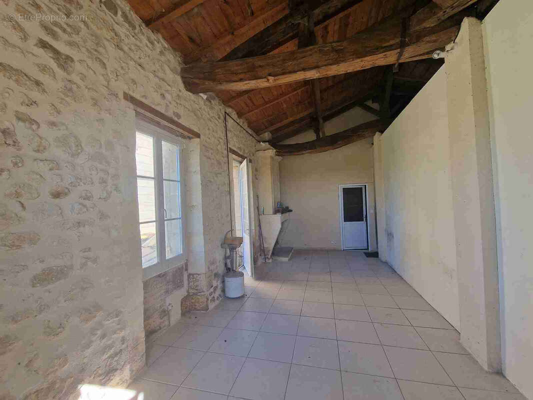 Château et dépendances avec belle vue sur l'estuaire de la Gironde - photo 16