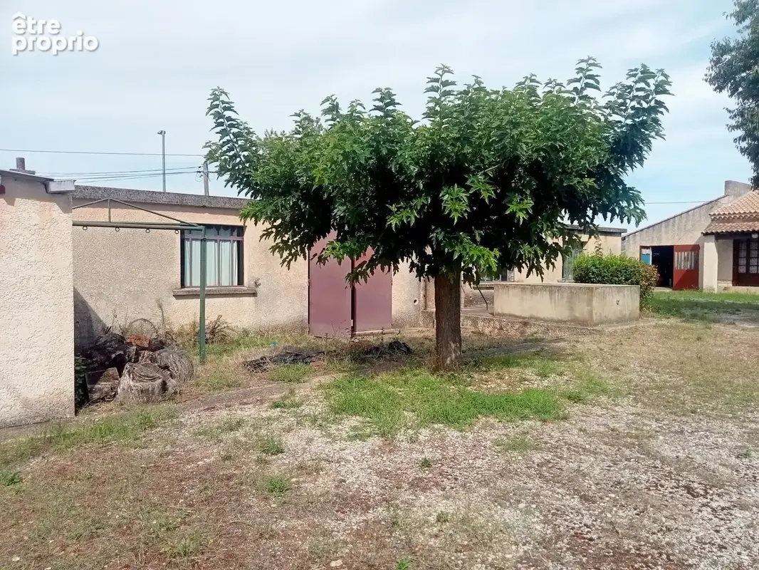 Villa avec 2 logements plus nombreuses dépendances et garages - photo 2