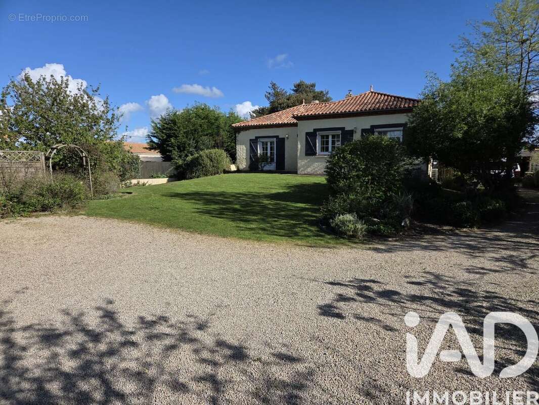Photo 3 - Maison à VIEILLEVIGNE