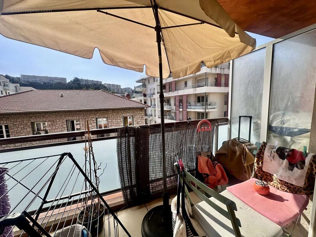 Appartement à SAINT-LAURENT-DU-VAR