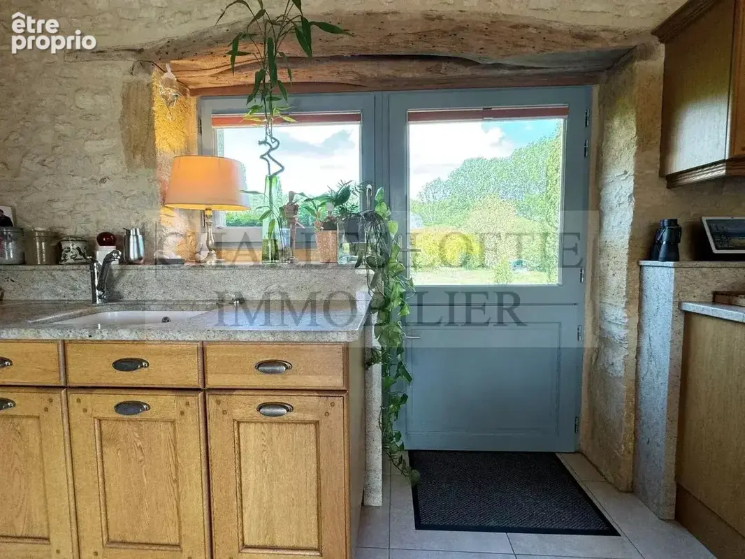 Magnifique ensemble comprenant une maison principale et hébergements touristiques sur un terrain de 1.5 ha - photo 11