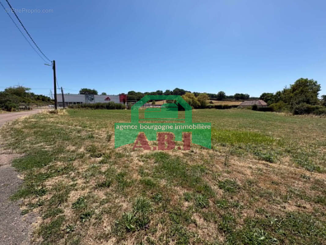 58, Exclusivité agence - Terrain constructible à Corbigny 2331m2. - photo 5