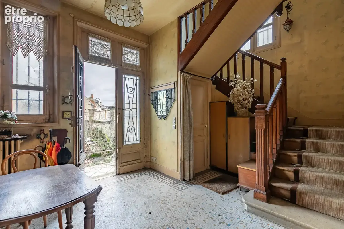 Dpt Aisne (02), à vendre SOISSONS maison atypique en hyper-centre - photo 2