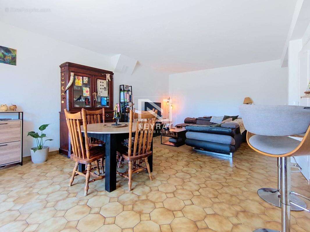 FAYENCE – Maison familiale - TRIPLEX avec jardin et superbe vue dégagée - photo 7