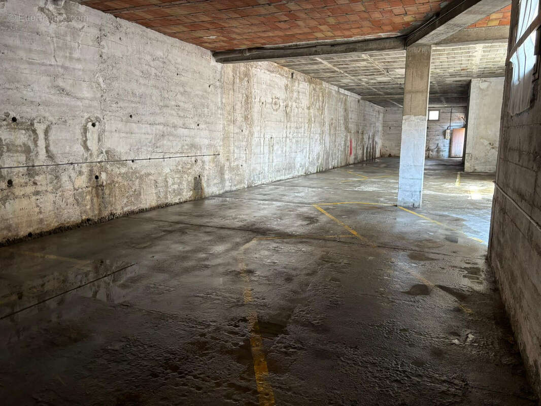 Parking à LE PERTHUS