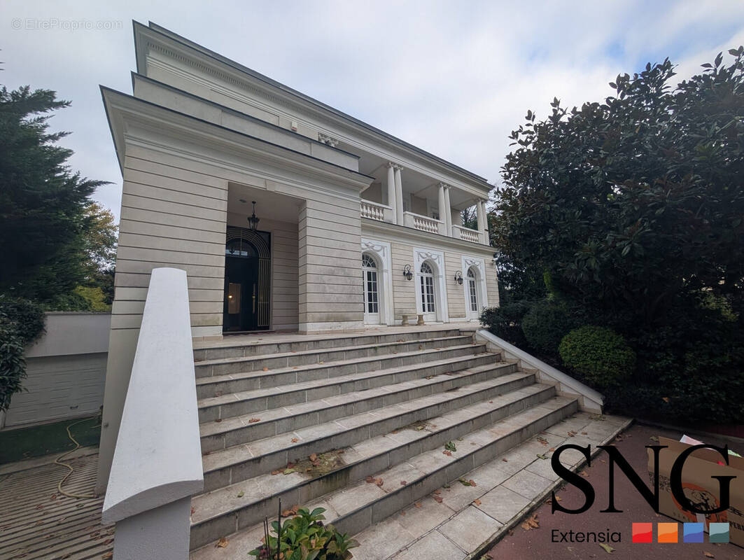 Maison à SAINT-MAUR-DES-FOSSES