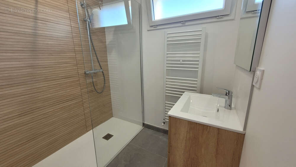 A 2 pas des commerces maison  contemporaire récente de 5 pièces principales 116 m² habitables, grand garage, terrain 373m² - photo 5