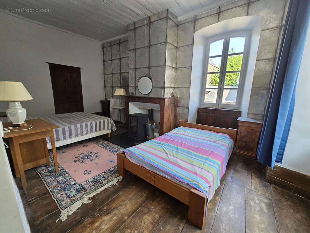 Château, ancienne maison à aménager et dépendance - Arvieu - photo 14