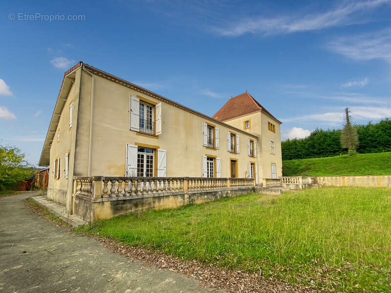 Dpt Gers (32), à vendre Proche de RISCLE château T6 de 327 m² habitables + 580 m² de dépendances attenantes sur 8157 m² de terra - photo 18