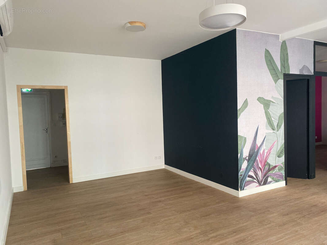 Local avec 2 parkings, et 2 caves, Rue des Alpes, 26000 VALENCE - photo 6