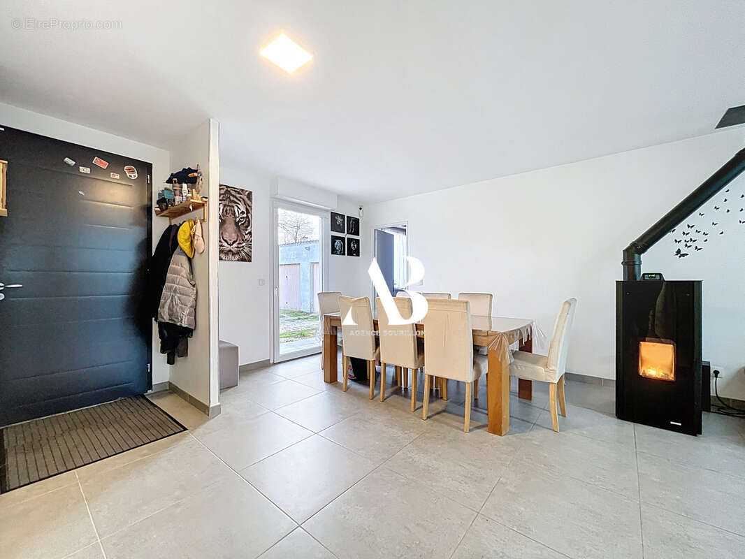 Maison à VILLENEUVE-LES-BORDES