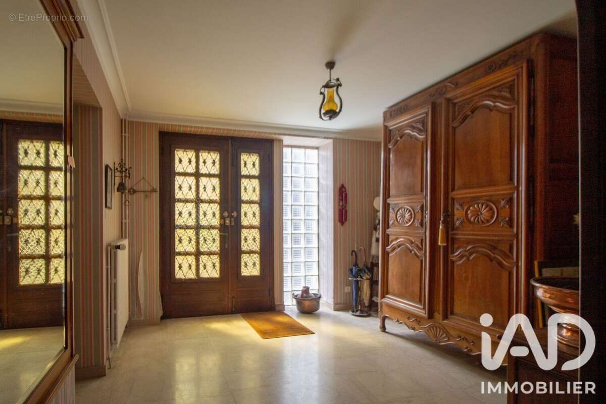 Maison 215 m² à Tours-Sur-Meymont  - photo 6
